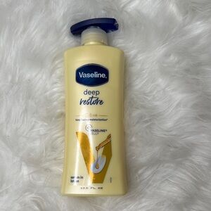 🚨 FREE with Purchase 🚨 Vaseline Deep Restore Lotion